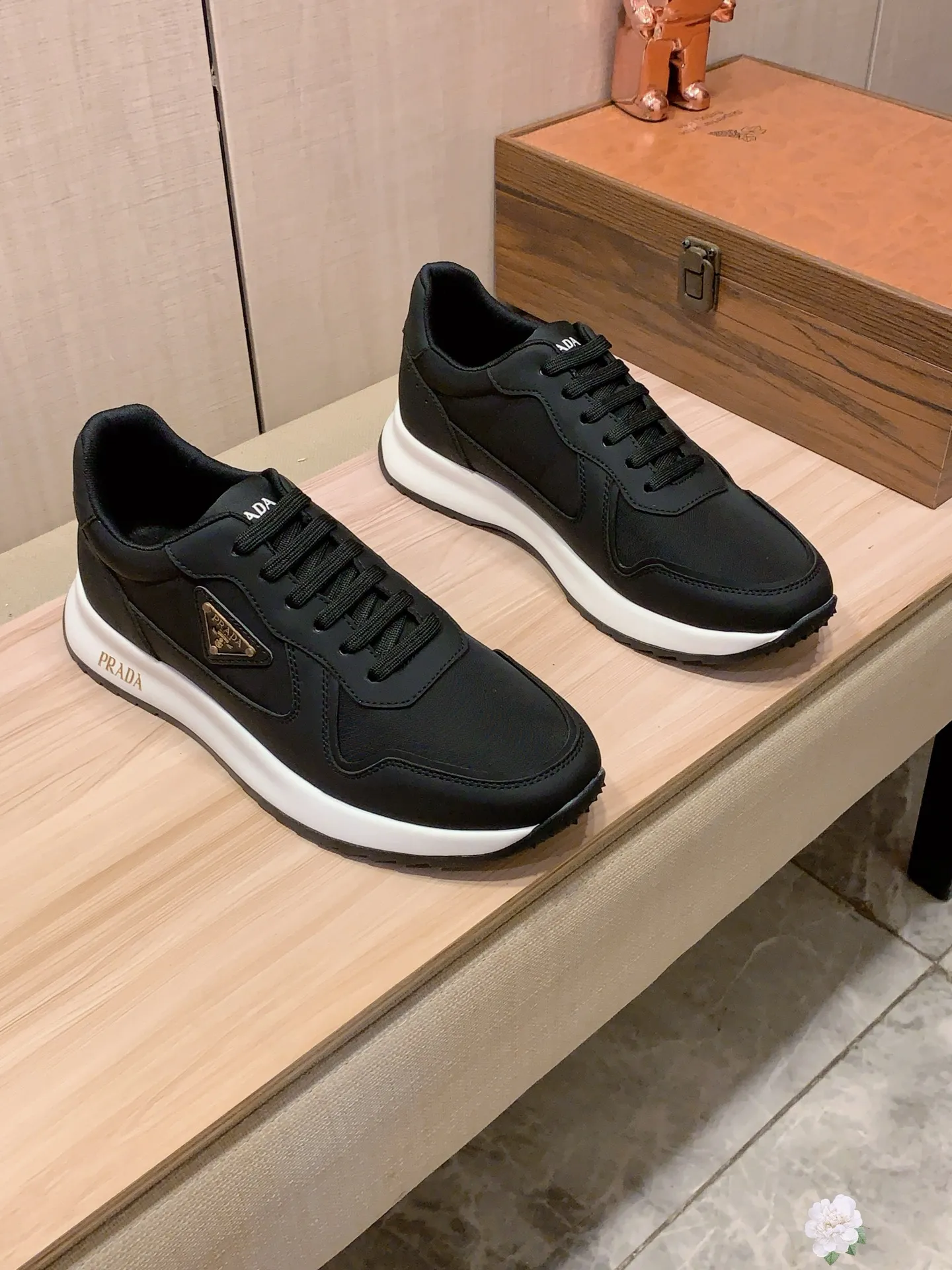 Men's men's shoes💰460💰💰🎩🎩[Lightning][Lightning] "PRADA*" The latest and most popular casual shoes, top brand [seduce] luxury ~ purchasing agency, top ~ quality. [Strong] The upper is made of imported breathable cowhide with material ➕ breathable sheepskin feet (•) and fine workmanship. The original stylish and stylish soft rubber wear-resistant and non-slip outsole is light and comfortable on the feet. The real thing looks better when photographed in person. 0121: code: 38-44, 4️⃣ colors selected